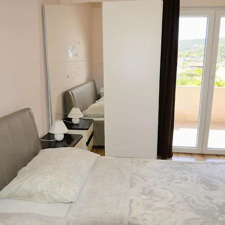 Schoene In Strandnaehe By Interhome * Vinisce