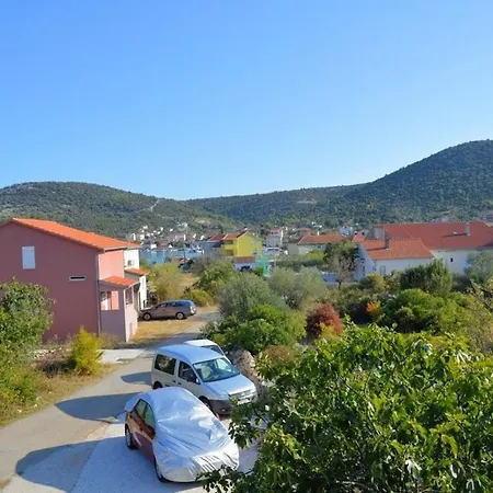 Schoene In Strandnaehe By Interhome Apartman Vinisce