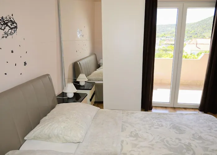 Schoene In Strandnaehe By Interhome * Vinišće