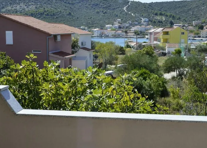 Schoene In Strandnaehe By Interhome Vinišće